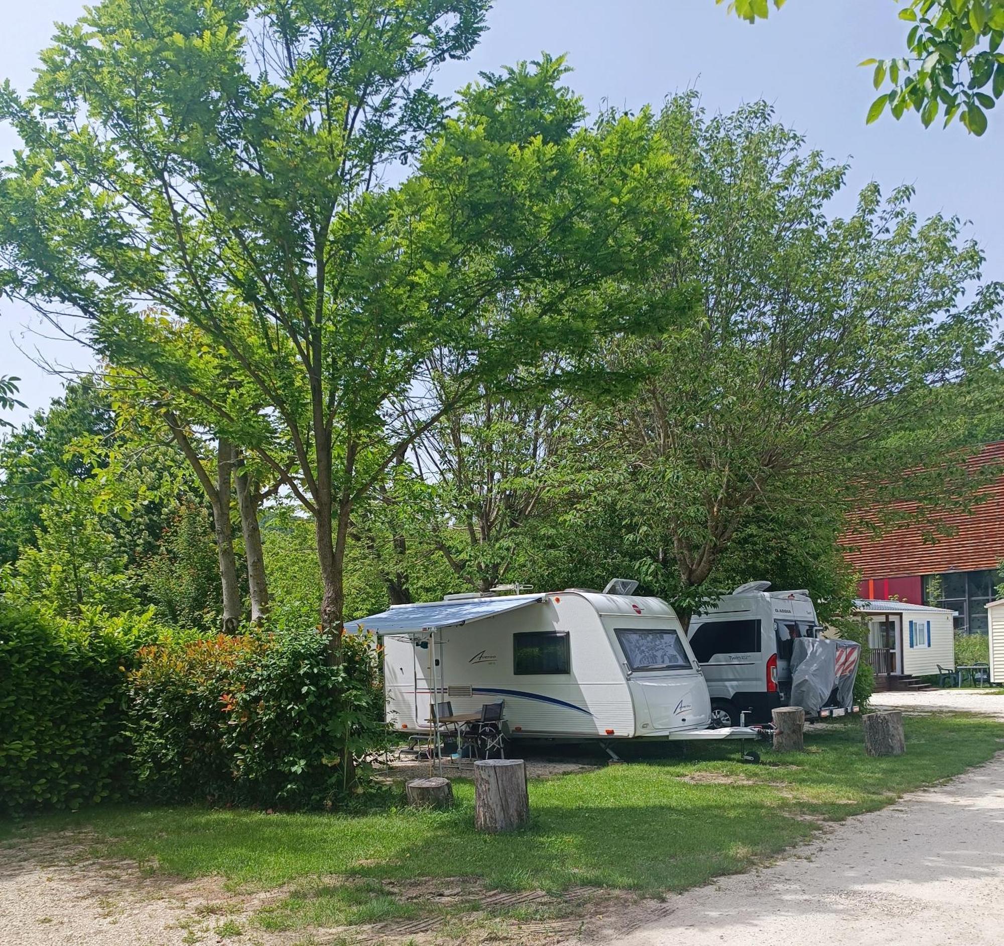 Camping Les Lavandes, Кастелан Екстериор снимка